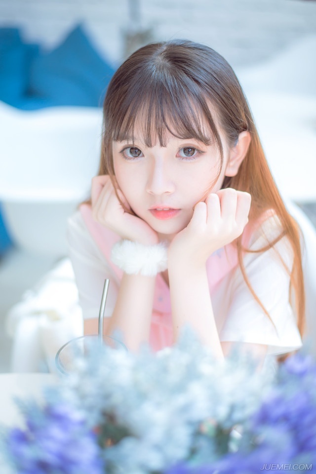 人生自是有情痴，此恨不关风与月。